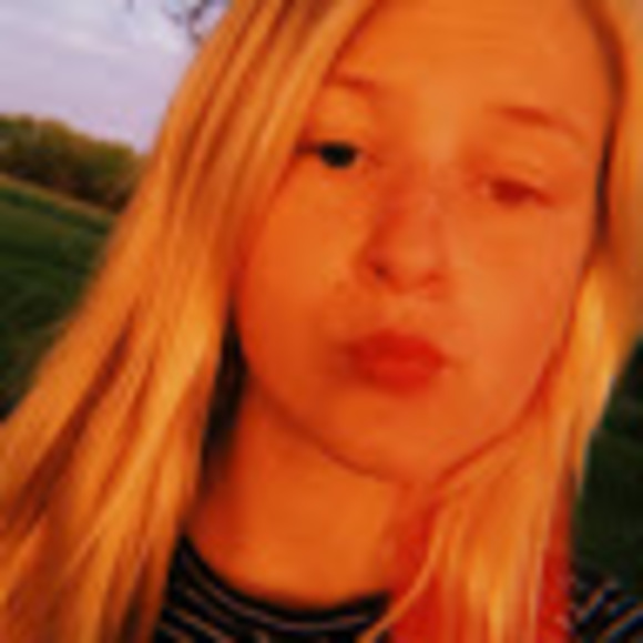 Meet your Posher, Danielle - Picture 1 of 1